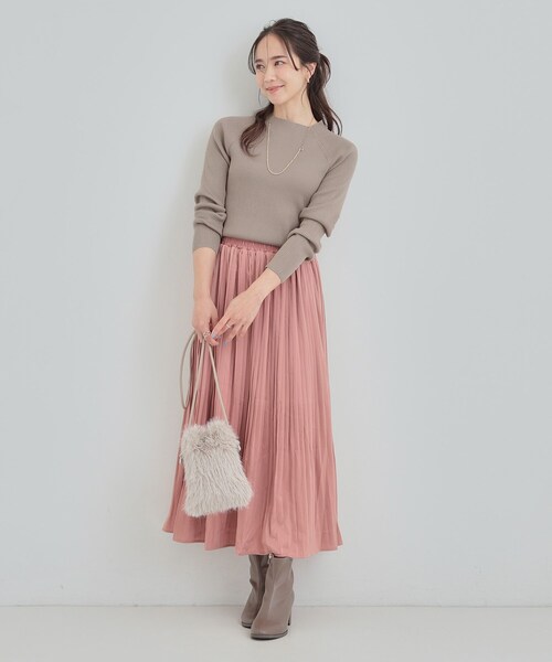 SHOO・LA・RUE(シューラルー)の「【絶妙なゆるピタ/洗濯機可】ちくちくしにくい リブハイネックやわらかニット(ニット/セーター・レディース・オフホワイト/ブラック/オレンジ/イエロー/ベージュ/ブルー・03/02/01/04)」の22枚目の写真