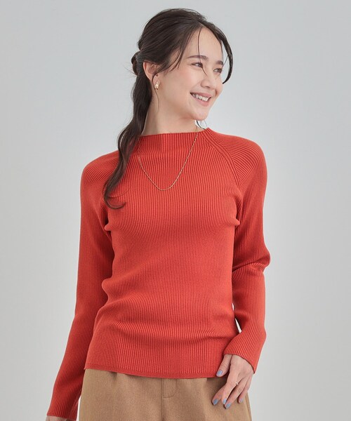 SHOO・LA・RUE(シューラルー)の「【絶妙なゆるピタ/洗濯機可】ちくちくしにくい リブハイネックやわらかニット(ニット/セーター・レディース・オフホワイト/ブラック/オレンジ/イエロー/ベージュ/ブルー・03/02/01/04)」の20枚目の写真