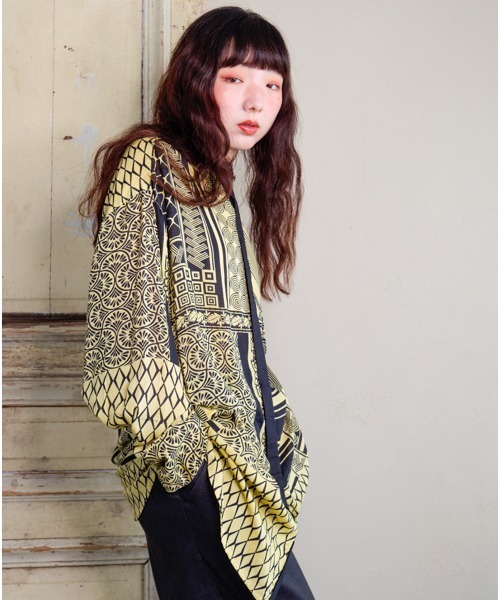KILKI（キルキー）の「【 KILKI / キルキー 】 ブラウス　ポタリープリント　HDI（シャツ/ブラウス・レディース・ブルー/ブラック・FREE）」の2枚目の写真