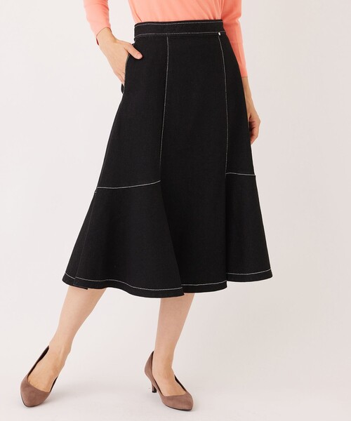 TO BE CHIC(トゥー ビー シック)の「ブラックデニム フレアスカート(スカート・レディース・ブラック・40/42)」の1枚目の写真