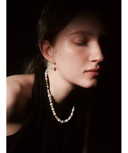 les bonbon(ルボンボン)の「【les bonbon】organic double pearl pierce/オーガニック ダブル パール ピアス(ピアス(両耳用)・レディース・イエローゴールド・FREE)」の5枚目の写真