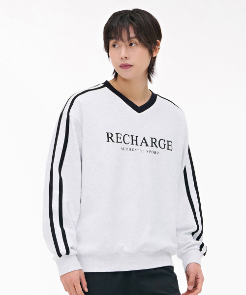 CHASECULT（チェイスカルト）の「男性 テープ 配色 Vネック スウェット Tシャツ - ライトグレー（スウェット・メンズ・ライトグレー・105/100/95）」の2枚目の写真