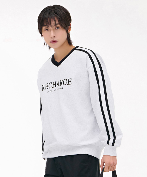 CHASECULT（チェイスカルト）の「男性 テープ 配色 Vネック スウェット Tシャツ - ライトグレー（スウェット・メンズ・ライトグレー・105/100/95）」の4枚目の写真