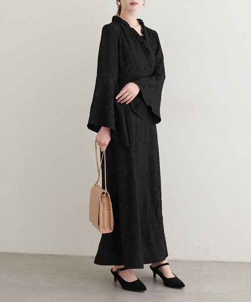 natural couture(ナチュラルクチュール)の「〈osono〉観劇ワンピース(ワンピース・レディース・オフホワイト/ブラック/サックスブルー・FREE/LARGE)」の2枚目の写真