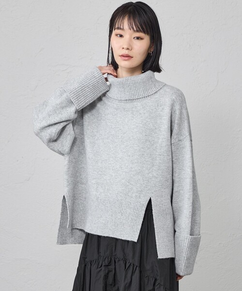 CAST:(キャストコロン)の「【着回し抜群】スリットディテールニット(ニット/セーター・レディース・レッド/オフホワイト/グレー/ブラック・M)」の3枚目の写真