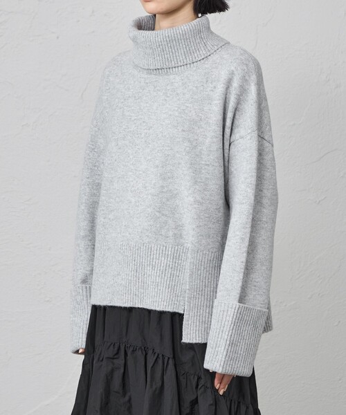 CAST:(キャストコロン)の「【着回し抜群】スリットディテールニット(ニット/セーター・レディース・レッド/オフホワイト/グレー/ブラック・M)」の11枚目の写真