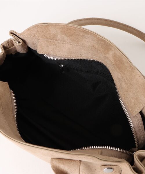 エイミー クリアモードを表現した「ASICS for emmi」2025年新作スニーカー、青山