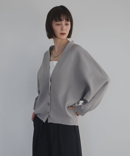 GARAGE OF GOOD CLOTHING（ガレージオブグッドクロージング）の「Vネック畔編みフォルムカーデ（カーディガン/ボレロ・レディース・ライトグレー/アイボリー・FREE）」の3枚目の写真