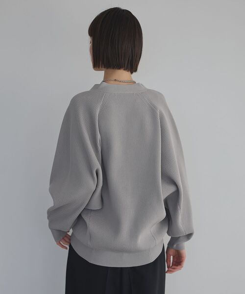 GARAGE OF GOOD CLOTHING（ガレージオブグッドクロージング）の「Vネック畔編みフォルムカーデ（カーディガン/ボレロ・レディース・ライトグレー/アイボリー・FREE）」の5枚目の写真