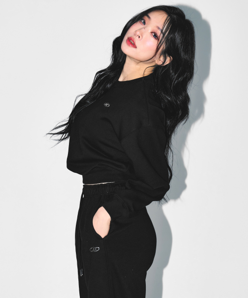 BORN TO WIN（ボーントゥウィン）の「W SILVER B CROP SWEATSHIRTS [BLACK]（スウェット・レディース・その他・1/2）」の8枚目の写真