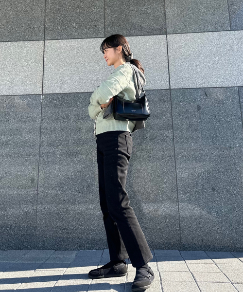 GCLIP(ジクリップ)の「フクンウィング起毛シークレットバンディングスリムストレートコットンパンツ(その他パンツ・レディース・ブラック・SMALL/MEDIUM/LARGE/X-LARGE/XX-LARGE)」の6枚目の写真