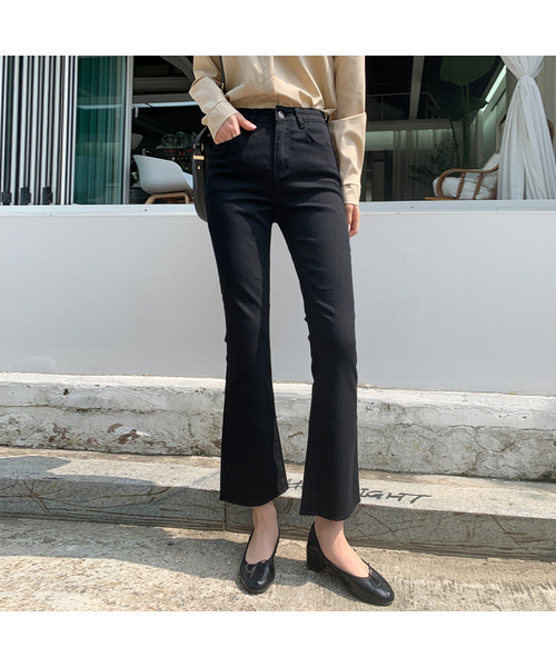 BBAEBBAE(ペッペ)の「ソフトバンディングテープディテールシックブラックスパンブーツカットパンツ(その他パンツ・レディース・ブラック・SMALL/LARGE)」の1枚目の写真