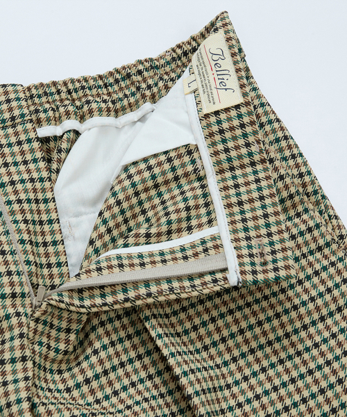 BELLIEF(ベリーフ)の「Gun club check Single Pleat banding chino (Check)_JAPAN FABRIC(その他パンツ・メンズ・その他・MEDIUM/LARGE/X-LARGE)」の5枚目の写真