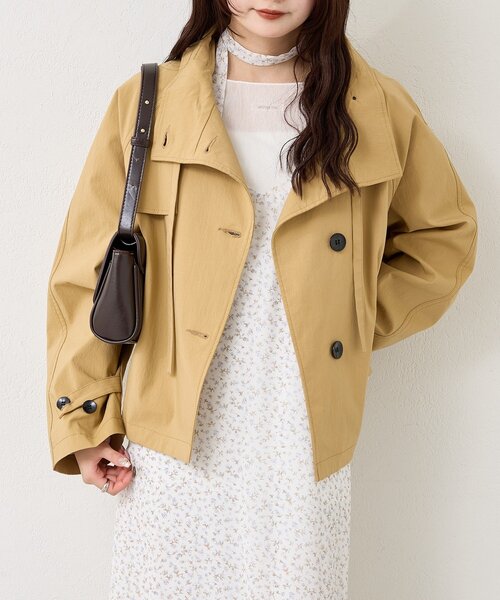 mystic（ミスティック）の「【3色展開/シワになりにくい】スタンドカラーショートトレンチ（トレンチコート・レディース・アイボリー/ベージュ/キャメル・FREE）」の5枚目の写真
