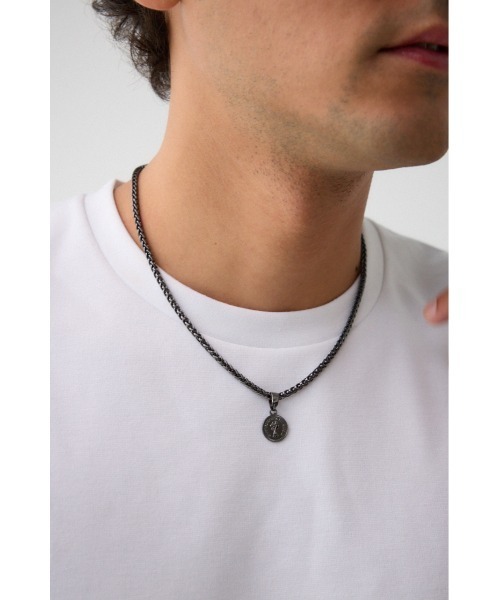 AZUL by moussy（アズールバイマウジー）の「ツイストチェーンコインネックレス（ネックレス・メンズ・ゴールド/ブラック/シルバー・FREE）」の4枚目の写真