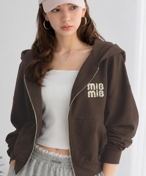 mily bilet(ミウィビレット)の「《9月中旬再入荷!予約受付中》【mily bilet】1枚は持っておきたい!垢抜け必至。胸元ワッペン付きダブルジップパーカー(長袖)(パーカー・レディース・オートミール/杢グレー/アイボリー/ブラック/ブラウン・X-LARGE/SMALL/MEDIUM/LARGE)」の5枚目の写真