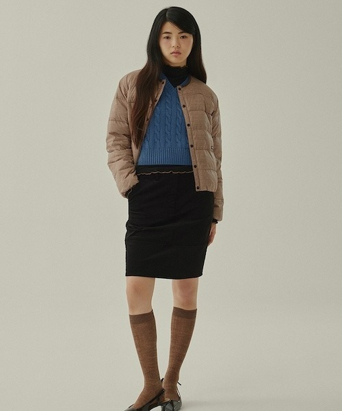 COVERNAT（カバーナット）の「RDS WOMEN'S COVERLITE CHECK PRINT COLLARLESS DOWN JUMPER（ダウンジャケット/コート・レディース・ブラウン・MEDIUM/SMALL）」の2枚目の写真