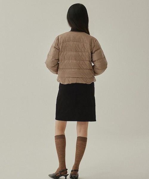 COVERNAT（カバーナット）の「RDS WOMEN'S COVERLITE CHECK PRINT COLLARLESS DOWN JUMPER（ダウンジャケット/コート・レディース・ブラウン・MEDIUM/SMALL）」の3枚目の写真