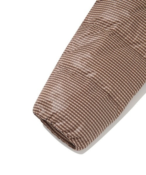 COVERNAT（カバーナット）の「RDS WOMEN'S COVERLITE CHECK PRINT COLLARLESS DOWN JUMPER（ダウンジャケット/コート・レディース・ブラウン・MEDIUM/SMALL）」の9枚目の写真