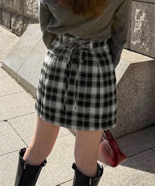 junoah(ジュノア)の「バックレースアップミニスカパン(スカート・レディース・ブラック/ダークブラウン/チャコール・LARGE/MEDIUM/SMALL)」の12枚目の写真