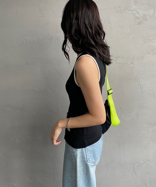 MILLER（ミラー）の「【WEB先行予約】[MILLER/ミラー] 別注 配色 センタースリット パネルリブタンクトップ（タンクトップ・レディース・サックスブルー/ブラック/アイボリー/ボルドー/ブラウン・F）」の21枚目の写真