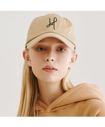 DAMP（ドントアスクマイプラン）の「SIGNATURE LOGO CAP 2.0_BEIGE（キャップ）」
