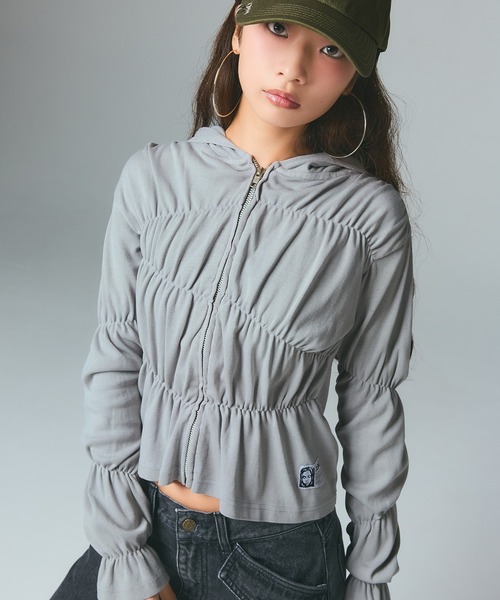 X-girl(エックスガール)の「FADED SHIRRED COMPACT ZIP UP HOODIE(パーカー・レディース・グレー/ブラック・ONE SIZE)」の1枚目の写真
