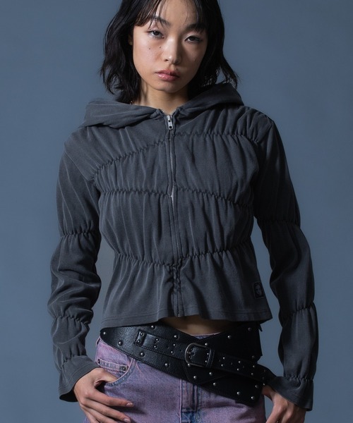 X-girl(エックスガール)の「FADED SHIRRED COMPACT ZIP UP HOODIE(パーカー・レディース・グレー/ブラック・ONE SIZE)」の2枚目の写真