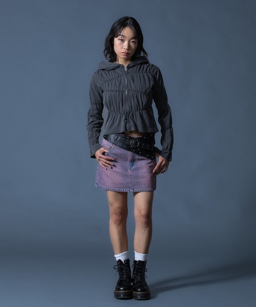 X-girl(エックスガール)の「FADED SHIRRED COMPACT ZIP UP HOODIE(パーカー・レディース・グレー/ブラック・ONE SIZE)」の10枚目の写真