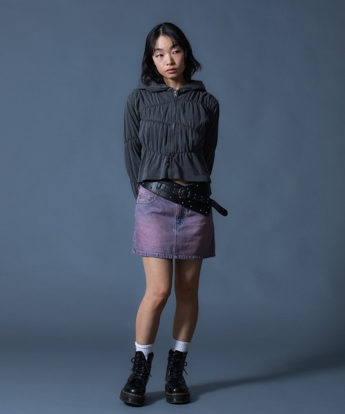 X-girl(エックスガール)の「FADED SHIRRED COMPACT ZIP UP HOODIE(パーカー・レディース・グレー/ブラック・ONE SIZE)」の11枚目の写真