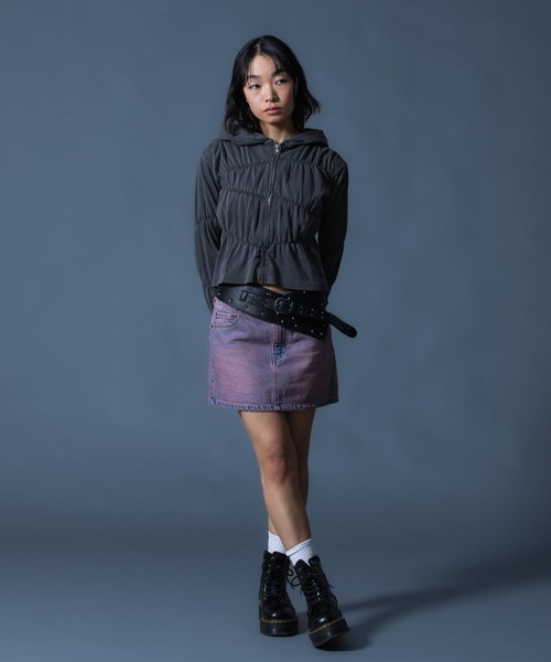 X-girl(エックスガール)の「FADED SHIRRED COMPACT ZIP UP HOODIE(パーカー・レディース・グレー/ブラック・ONE SIZE)」の12枚目の写真