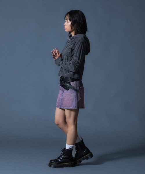 X-girl(エックスガール)の「FADED SHIRRED COMPACT ZIP UP HOODIE(パーカー・レディース・グレー/ブラック・ONE SIZE)」の13枚目の写真