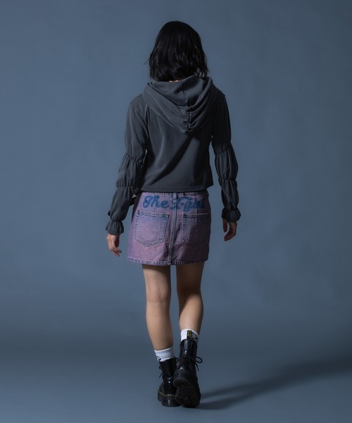X-girl(エックスガール)の「FADED SHIRRED COMPACT ZIP UP HOODIE(パーカー・レディース・グレー/ブラック・ONE SIZE)」の15枚目の写真