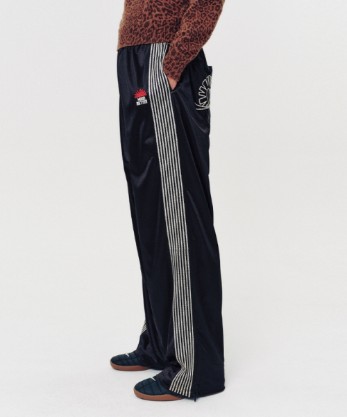 MOODBETTER（ムード ベター）の「SIDE LINE TRACK PANTS BLACK（スウェットパンツ・レディース・その他・FREE）」の3枚目の写真
