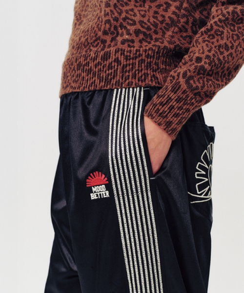 MOODBETTER（ムード ベター）の「SIDE LINE TRACK PANTS BLACK（スウェットパンツ・レディース・その他・FREE）」の4枚目の写真