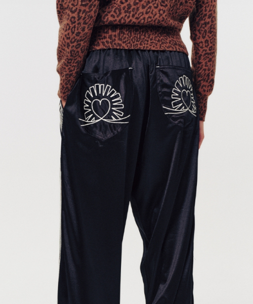MOODBETTER（ムード ベター）の「SIDE LINE TRACK PANTS BLACK（スウェットパンツ・レディース・その他・FREE）」の5枚目の写真
