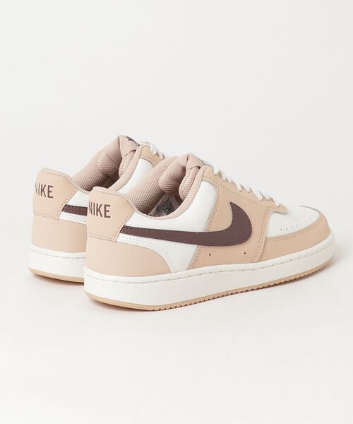 NIKE（ナイキ）の「ナイキ NIKE ナイキ  コ ート ビジョン LO P NBK（スニーカー・レディース・ホワイト・23.0cm/23.5cm/24.0cm/24.5cm/25.0cm）」の2枚目の写真
