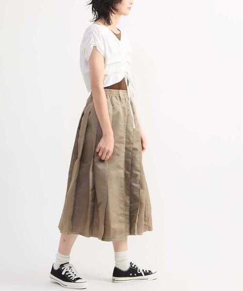 CONVERSE TOKYO(コンバーストウキョウ)の「WIDE PLEATED FLARE SKIRT(スカート・レディース・チャコールグレー/ベージュ・FREE)」の4枚目の写真