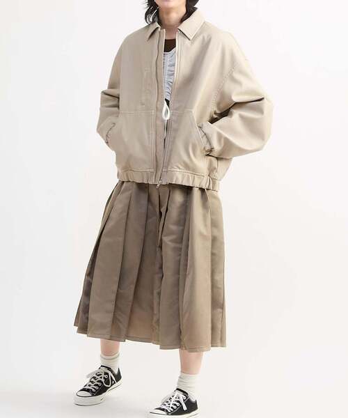 CONVERSE TOKYO(コンバーストウキョウ)の「WIDE PLEATED FLARE SKIRT(スカート・レディース・チャコールグレー/ベージュ・FREE)」の5枚目の写真