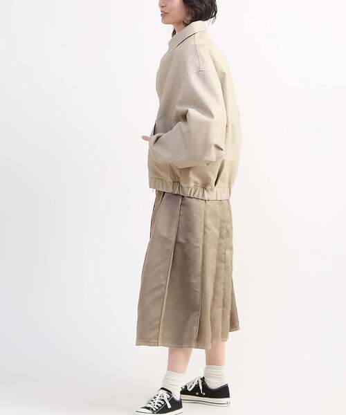CONVERSE TOKYO(コンバーストウキョウ)の「WIDE PLEATED FLARE SKIRT(スカート・レディース・チャコールグレー/ベージュ・FREE)」の6枚目の写真