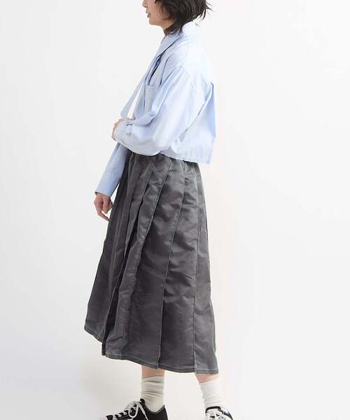 CONVERSE TOKYO(コンバーストウキョウ)の「WIDE PLEATED FLARE SKIRT(スカート・レディース・チャコールグレー/ベージュ・FREE)」の9枚目の写真