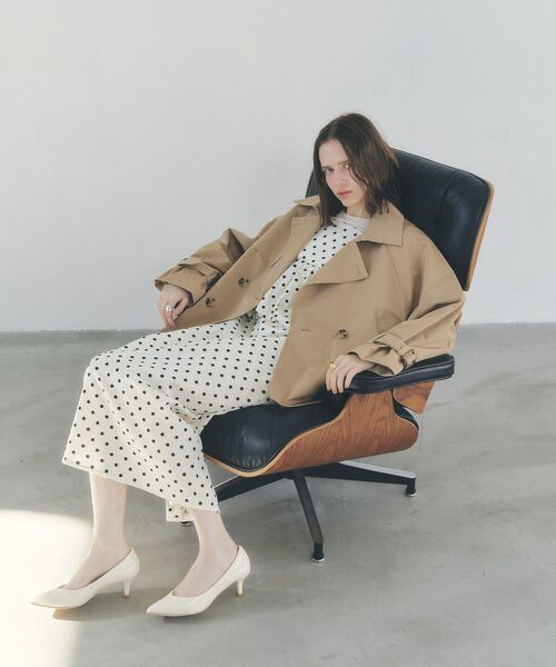 YECCA VECCA(イェッカヴェッカ)の「メタルラインパンプス(パンプス・レディース・ライトベージュ/シルバー/アイボリー・24.5cm/23.5cm/22.5cm)」の15枚目の写真