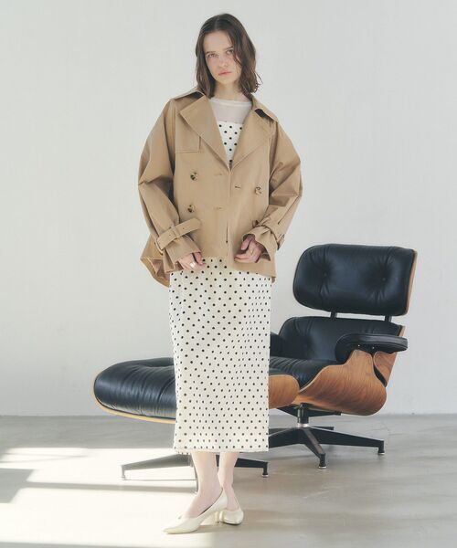 YECCA VECCA(イェッカヴェッカ)の「メタルラインパンプス(パンプス・レディース・ライトベージュ/シルバー/アイボリー・24.5cm/23.5cm/22.5cm)」の16枚目の写真