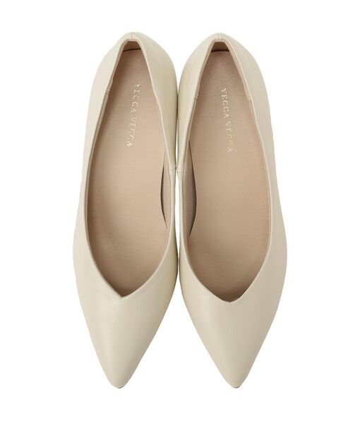 YECCA VECCA(イェッカヴェッカ)の「メタルラインパンプス(パンプス・レディース・ライトベージュ/シルバー/アイボリー・24.5cm/23.5cm/22.5cm)」の6枚目の写真