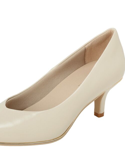 YECCA VECCA(イェッカヴェッカ)の「メタルラインパンプス(パンプス・レディース・ライトベージュ/シルバー/アイボリー・24.5cm/23.5cm/22.5cm)」の11枚目の写真