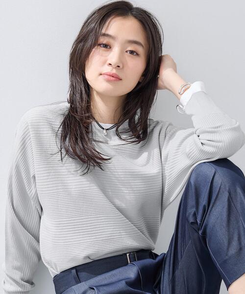 INDIVI(インディヴィ)の「【洗える/キレイ色】体型カバー無縫製ニット(ニット/セーター・レディース・ネイビー/ブルー/オフホワイト/ライトグレー/イエロー系その他・13/05/38/15 /34/19)」の3枚目の写真