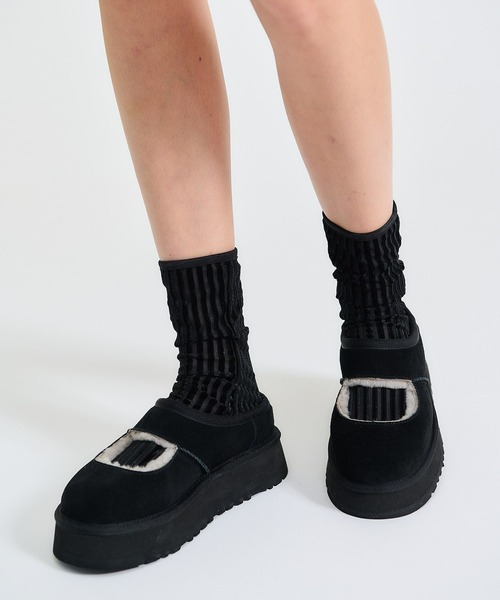 UGG(アグ)の「UGG / Bea Mary Jane スリッポン(サンダル・レディース・キャメル/ブラック・6/7/8)」の2枚目の写真