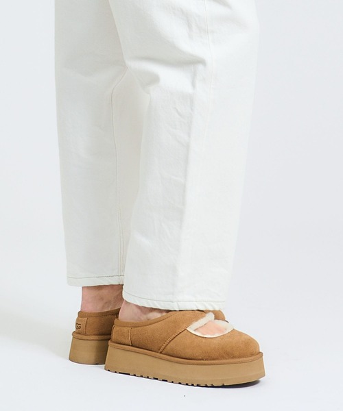 UGG(アグ)の「UGG / Bea Mary Jane スリッポン(サンダル・レディース・キャメル/ブラック・6/7/8)」の3枚目の写真