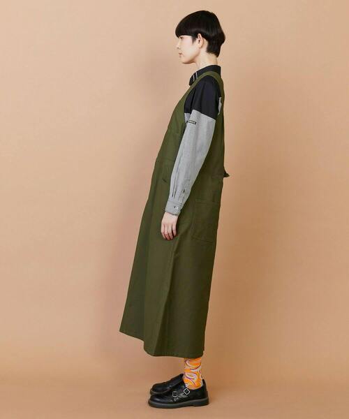 FRAPBOIS（フラボア）の「バックサテン ジャンパースカート（ジャンパースカート・レディース・ベージュ/グリーン・1/0）」の14枚目の写真