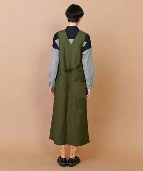 FRAPBOIS（フラボア）の「バックサテン ジャンパースカート（ジャンパースカート・レディース・ベージュ/グリーン・1/0）」の15枚目の写真